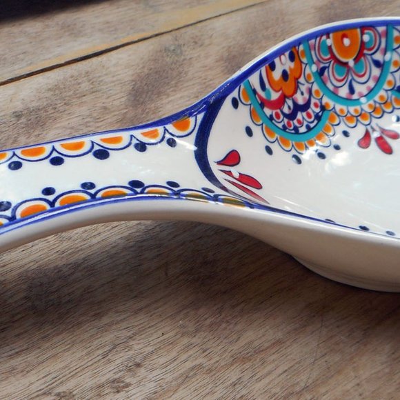 New! Dash of That White & Floral Large Ceramic Spoon Rest - Picture 2 of 3